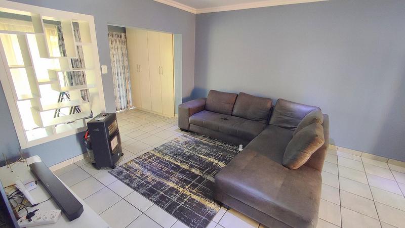 2 Bedroom Property for Sale in Monavoni Gauteng