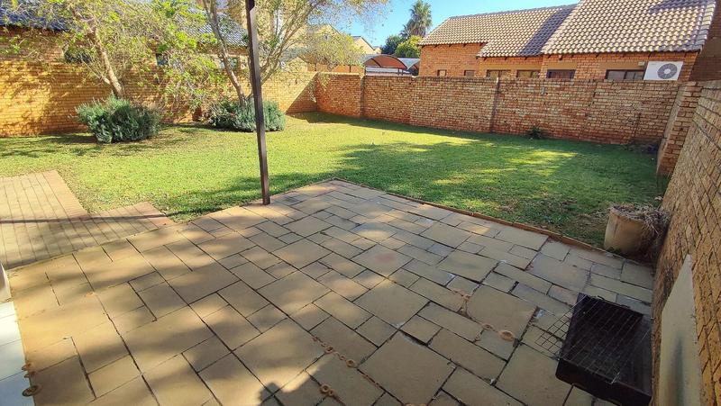 2 Bedroom Property for Sale in Monavoni Gauteng