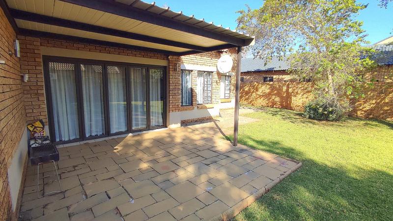 2 Bedroom Property for Sale in Monavoni Gauteng