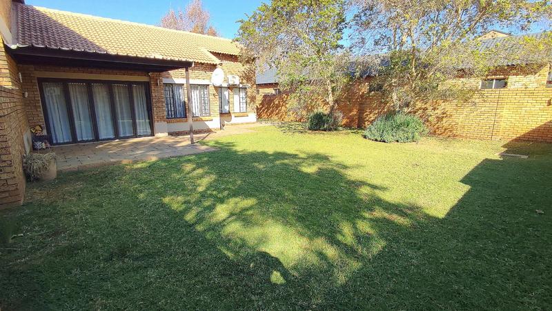 2 Bedroom Property for Sale in Monavoni Gauteng
