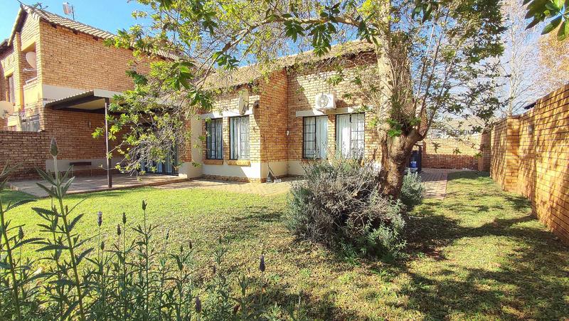 2 Bedroom Property for Sale in Monavoni Gauteng
