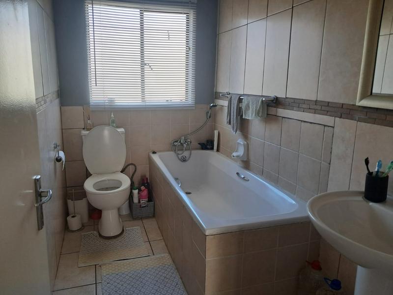 To Let 3 Bedroom Property for Rent in Lyndhurst Gauteng