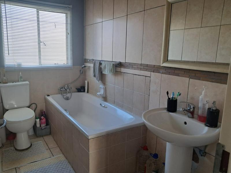To Let 3 Bedroom Property for Rent in Lyndhurst Gauteng