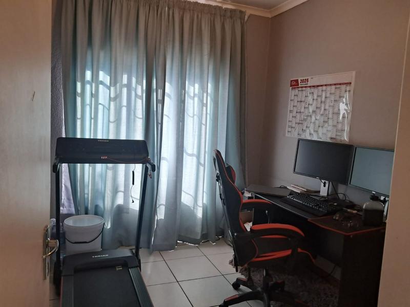 To Let 3 Bedroom Property for Rent in Lyndhurst Gauteng