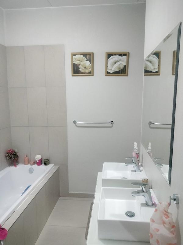 To Let 2 Bedroom Property for Rent in North Riding Gauteng