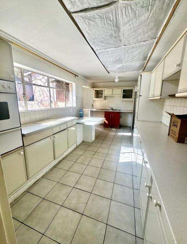 8 Bedroom Property for Sale in Bryanston Gauteng