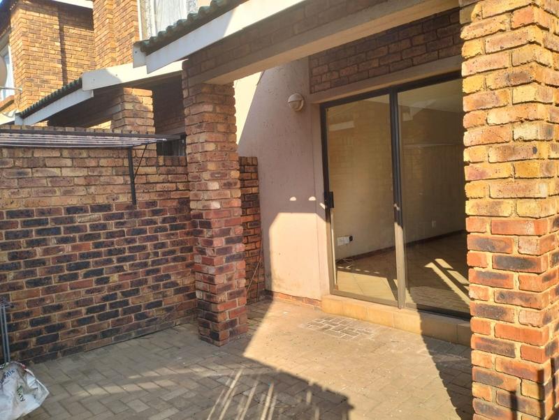 2 Bedroom Property for Sale in Norton Home Estate AH Gauteng