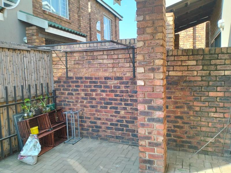 2 Bedroom Property for Sale in Norton Home Estate AH Gauteng