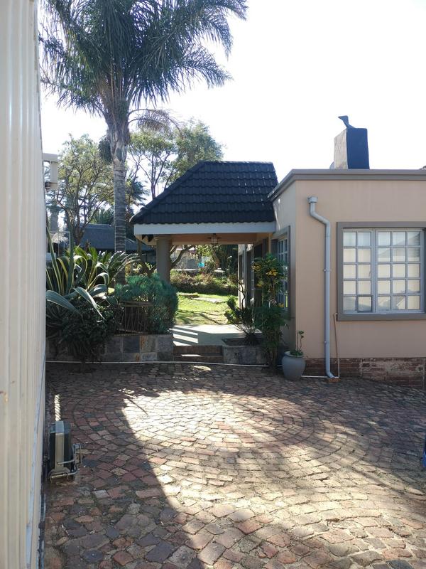 3 Bedroom Property for Sale in Linmeyer Gauteng