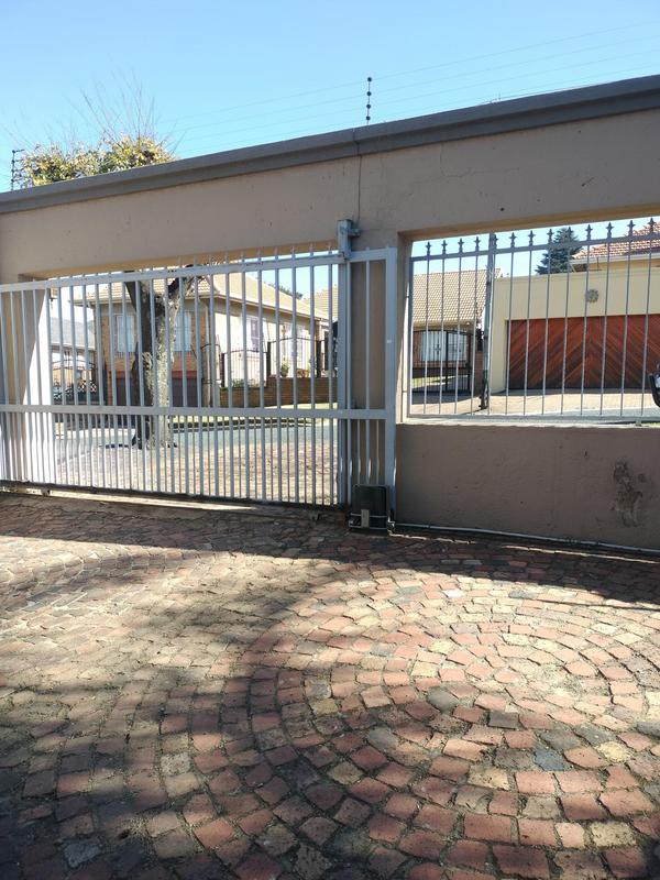 3 Bedroom Property for Sale in Linmeyer Gauteng