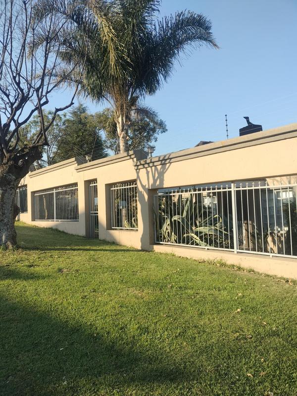 3 Bedroom Property for Sale in Linmeyer Gauteng