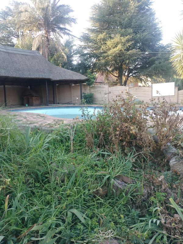 3 Bedroom Property for Sale in Linmeyer Gauteng