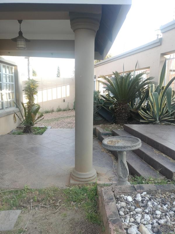 3 Bedroom Property for Sale in Linmeyer Gauteng