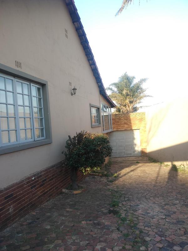 3 Bedroom Property for Sale in Linmeyer Gauteng