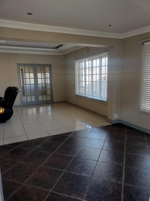 3 Bedroom Property for Sale in Linmeyer Gauteng