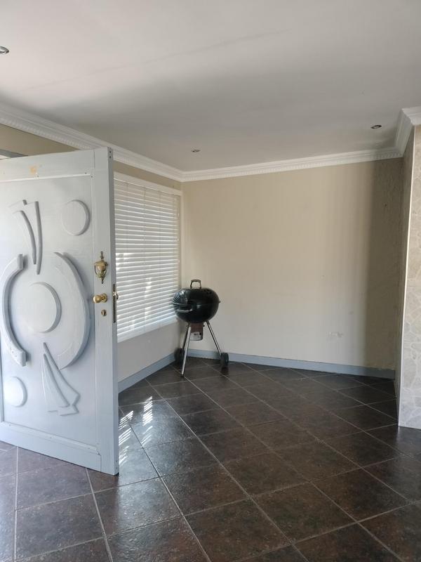 3 Bedroom Property for Sale in Linmeyer Gauteng
