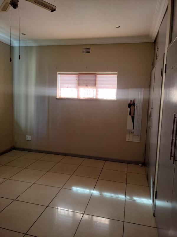 3 Bedroom Property for Sale in Linmeyer Gauteng