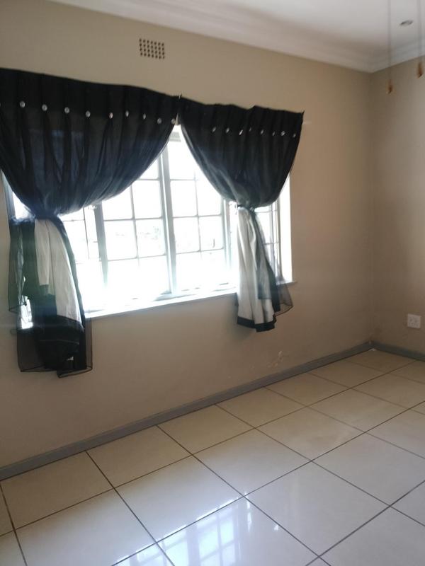 3 Bedroom Property for Sale in Linmeyer Gauteng