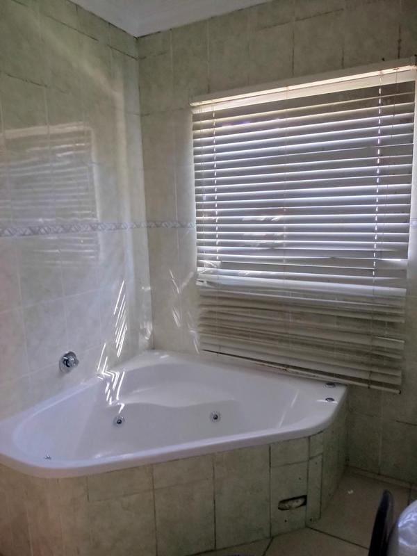 3 Bedroom Property for Sale in Linmeyer Gauteng