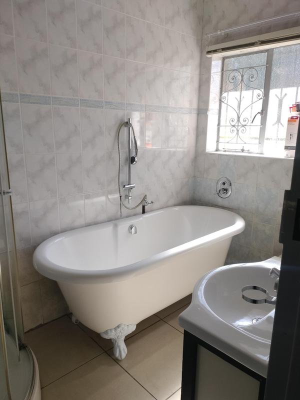 3 Bedroom Property for Sale in Linmeyer Gauteng