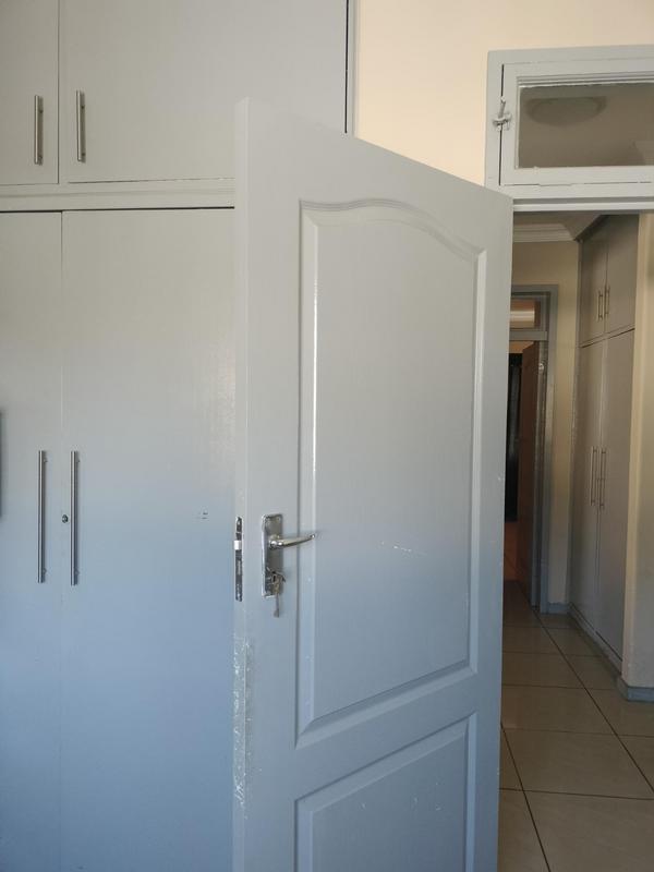 3 Bedroom Property for Sale in Linmeyer Gauteng