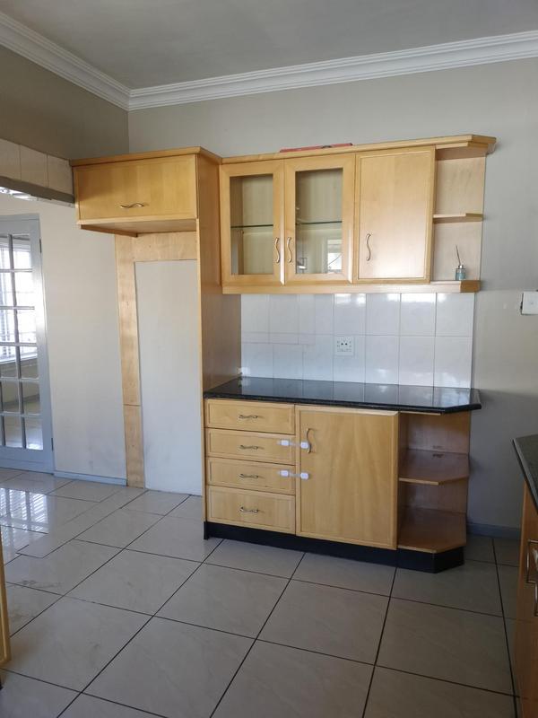 3 Bedroom Property for Sale in Linmeyer Gauteng