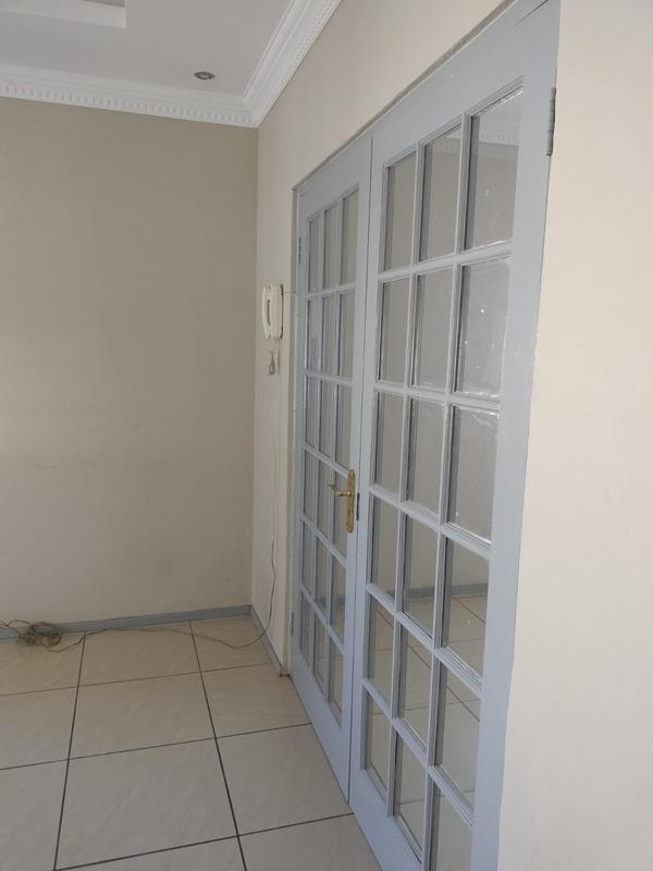 3 Bedroom Property for Sale in Linmeyer Gauteng