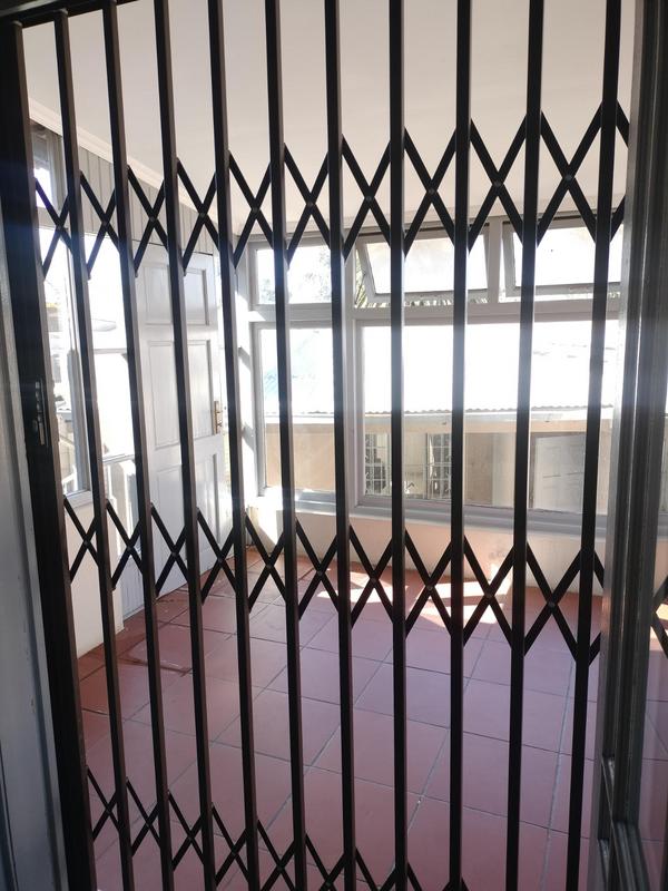 3 Bedroom Property for Sale in Linmeyer Gauteng