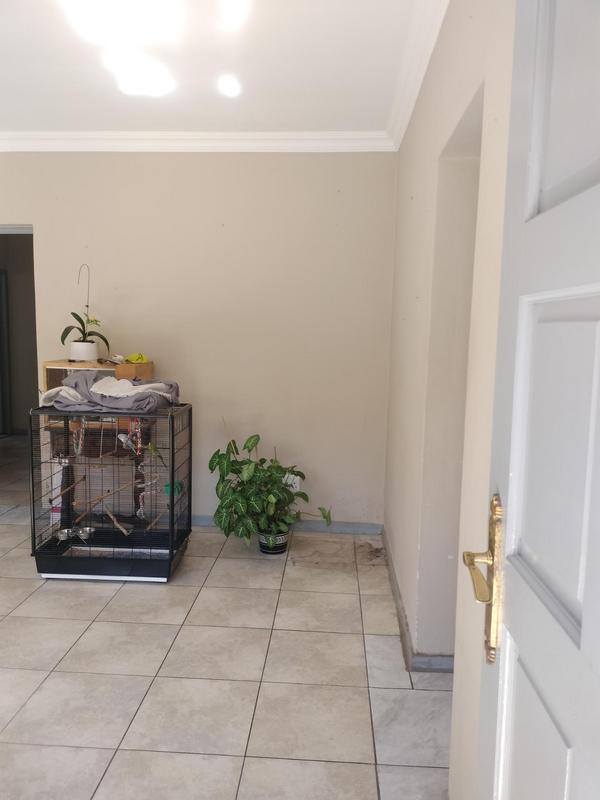 3 Bedroom Property for Sale in Linmeyer Gauteng
