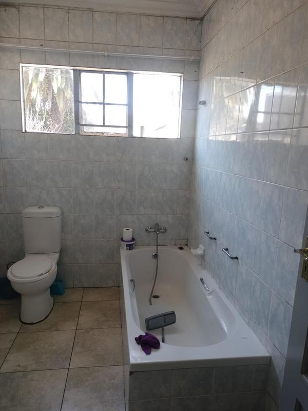 3 Bedroom Property for Sale in Linmeyer Gauteng
