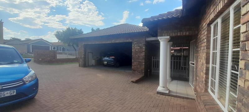 To Let 3 Bedroom Property for Rent in Thatchfield Gauteng