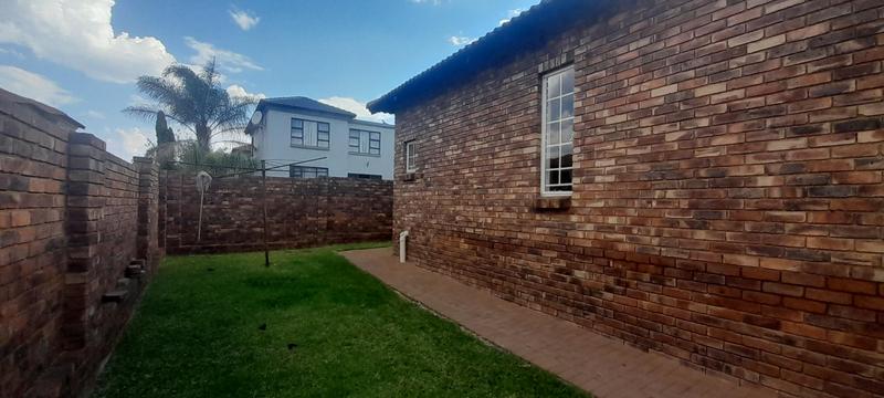 To Let 3 Bedroom Property for Rent in Thatchfield Gauteng