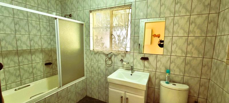4 Bedroom Property for Sale in Eldoraigne Gauteng
