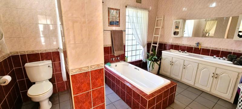 4 Bedroom Property for Sale in Eldoraigne Gauteng