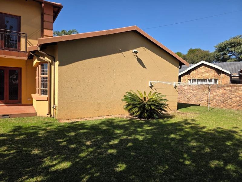 5 Bedroom Property for Sale in Rooihuiskraal North Gauteng