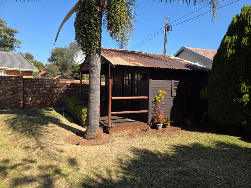 5 Bedroom Property for Sale in Rooihuiskraal North Gauteng