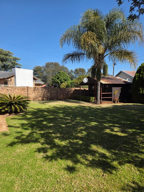 5 Bedroom Property for Sale in Rooihuiskraal North Gauteng