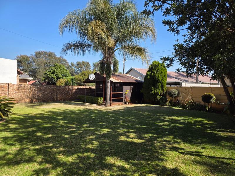 5 Bedroom Property for Sale in Rooihuiskraal North Gauteng