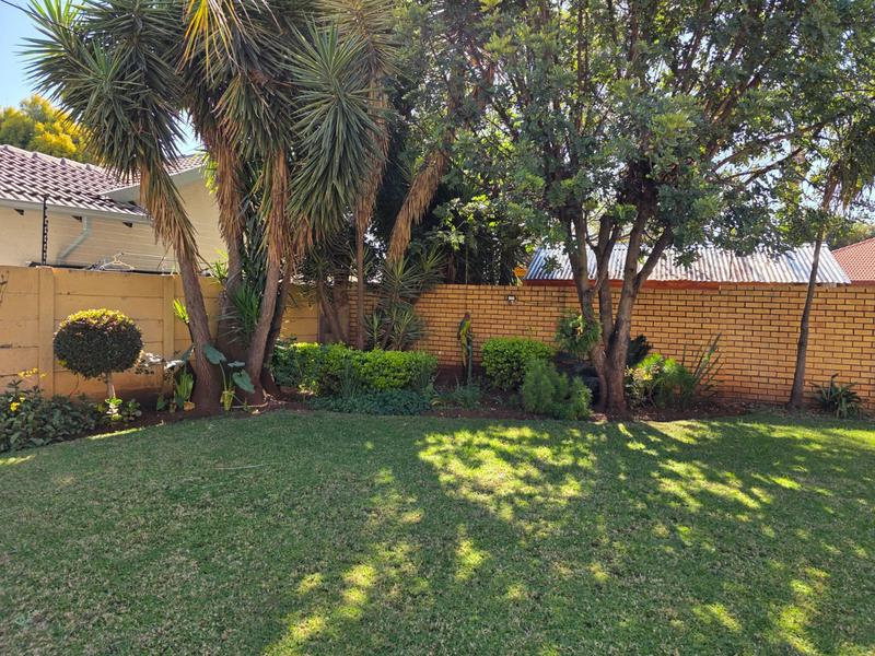5 Bedroom Property for Sale in Rooihuiskraal North Gauteng