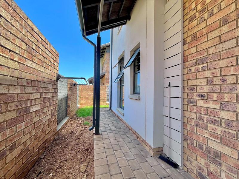 To Let 3 Bedroom Property for Rent in Amberfield Gauteng