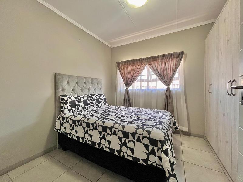 To Let 3 Bedroom Property for Rent in Amberfield Gauteng