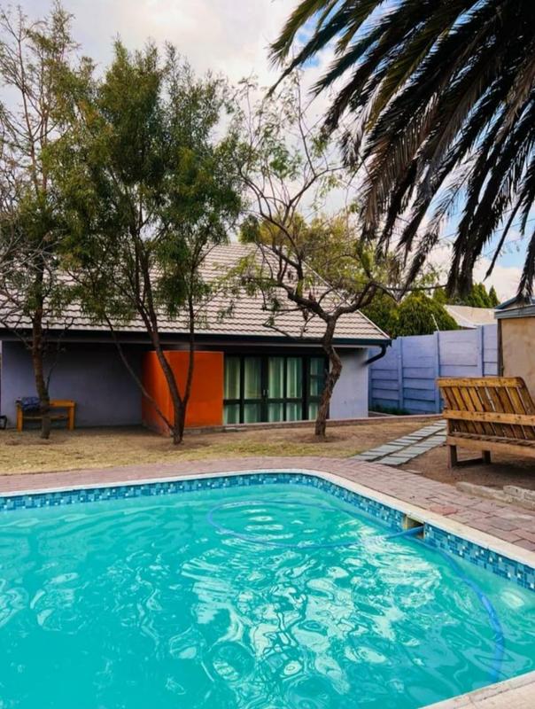 To Let 1 Bedroom Property for Rent in Blairgowrie Gauteng
