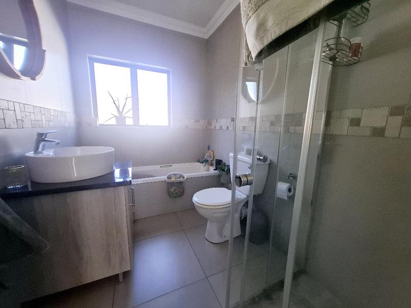 To Let 3 Bedroom Property for Rent in Douglasdale Gauteng