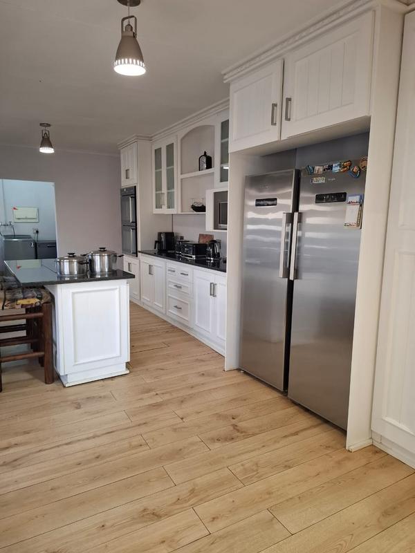 To Let 4 Bedroom Property for Rent in Waterkloof Ridge Gauteng