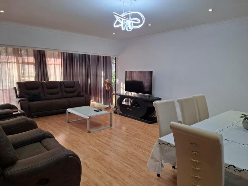 To Let 4 Bedroom Property for Rent in Waterkloof Ridge Gauteng