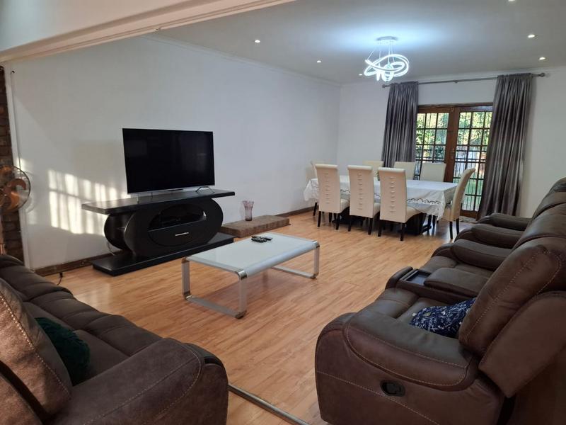 To Let 4 Bedroom Property for Rent in Waterkloof Ridge Gauteng