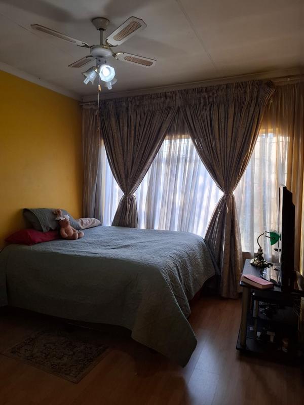 To Let 4 Bedroom Property for Rent in Waterkloof Ridge Gauteng