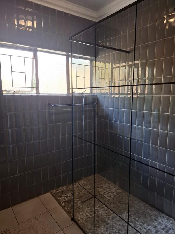 To Let 4 Bedroom Property for Rent in Waterkloof Ridge Gauteng