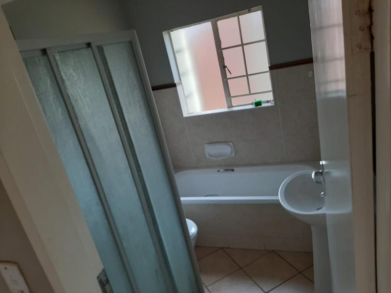 To Let 2 Bedroom Property for Rent in Mooikloof Ridge Gauteng