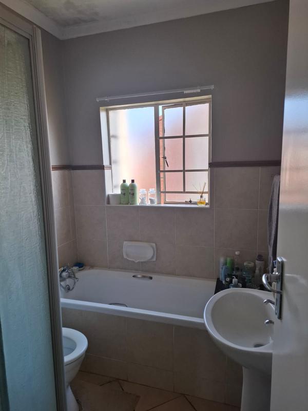 To Let 2 Bedroom Property for Rent in Mooikloof Ridge Gauteng